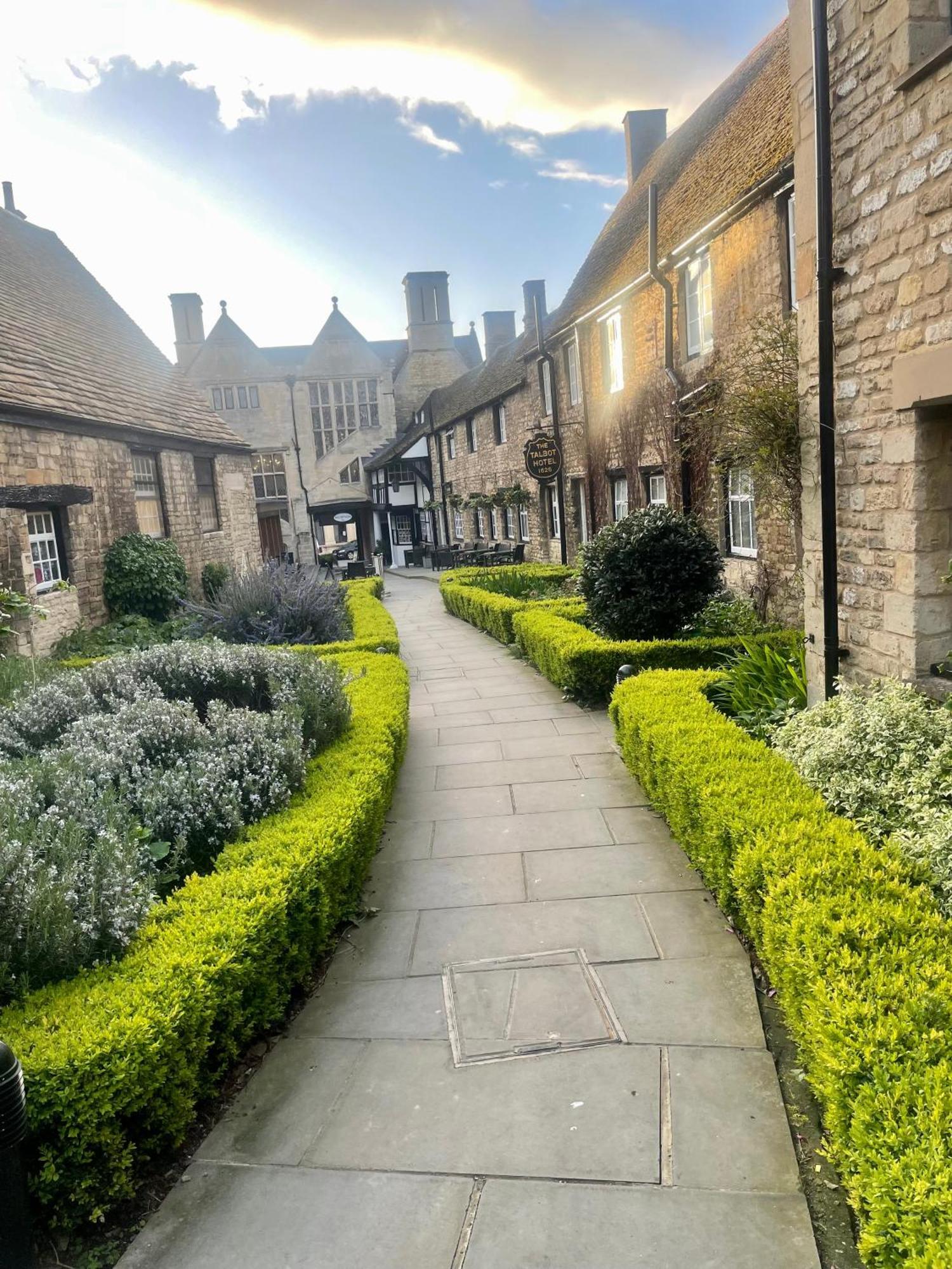 The Talbot Hotel, Oundle , Near Peterborough Exterior foto